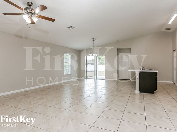 4th image of 368 SW Tulip Blvd