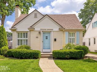 418 Hillcrest Ave, Grosse Pointe Farms, MI 48236