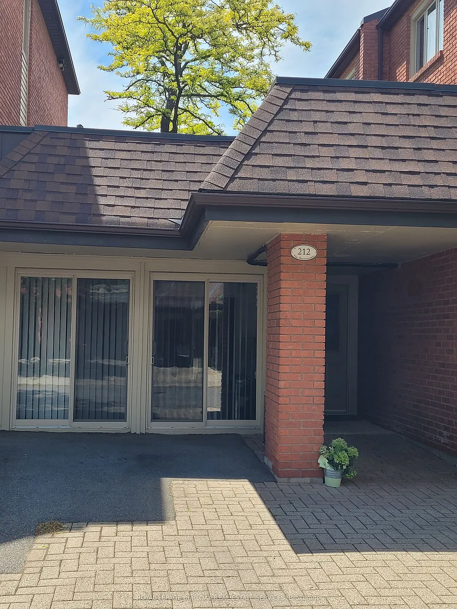 Building Photo - 895 Maple Ave #212