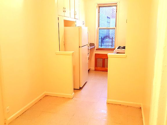 3rd image of 13510 Grand Central Pkwy APT 605