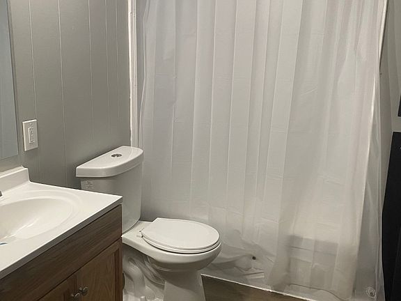 4th image of 182 Lakeview Dr
