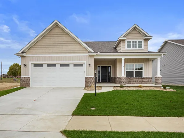 4 Forest Dr, Monticello, IL 61856