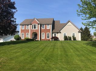 35 Wren Field Ln, Pittsford, NY 14534