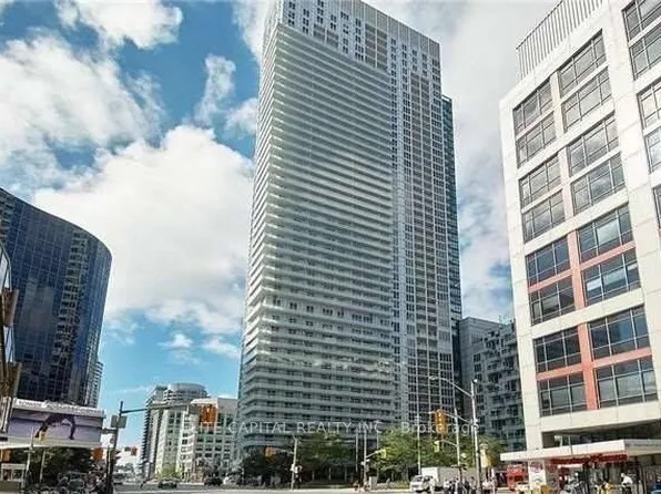300 Front St W, Toronto, ON