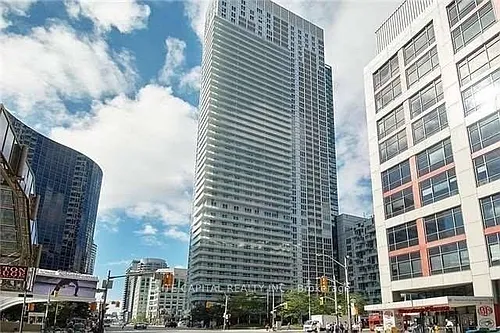 300 Front St W #1901 Photo 1
