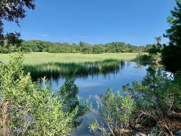 29 Pleasant Place Dr, Beaufort, SC 29907