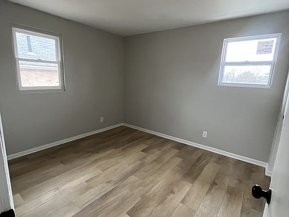 5th image of 1414 E Columbus St