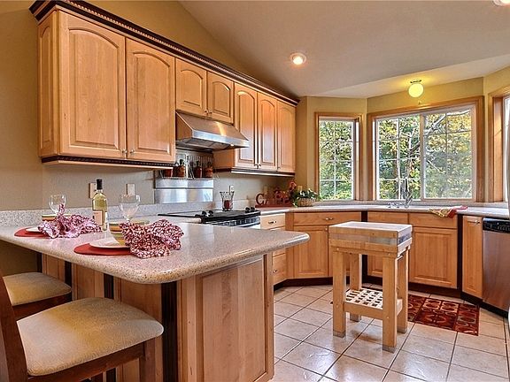 3rd image of 4718 Hemlock Ln NW