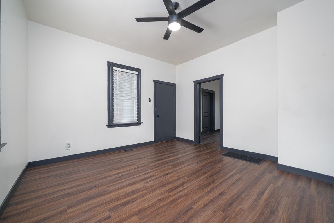 next background image