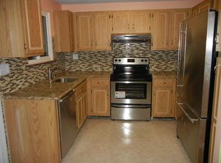 32 Churchill Way, Newington, CT 06111