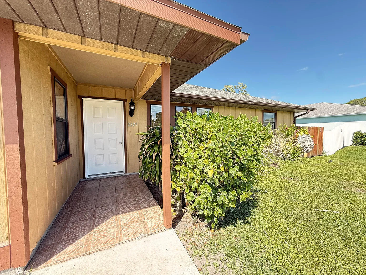 3 bed, 2.0 bath, 1711 sqft, $2,550 — Photo 2