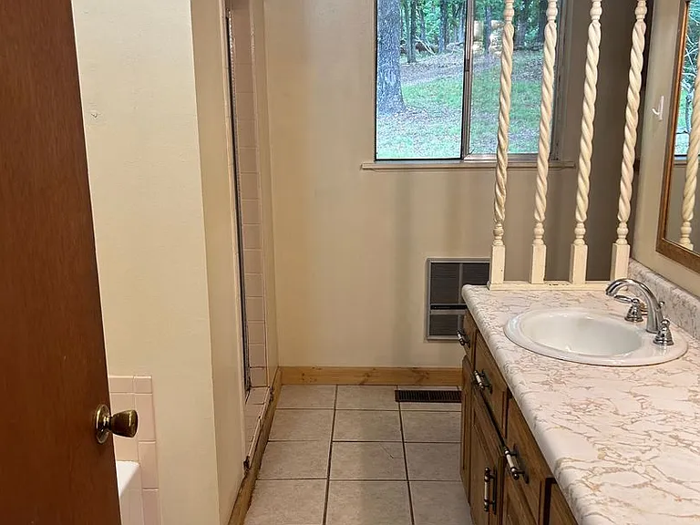 21090 Greycliff Rd — Photo 9