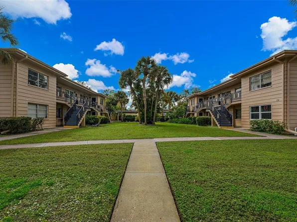 200 36th Ave N APT 205A, Saint Petersburg, FL 33704