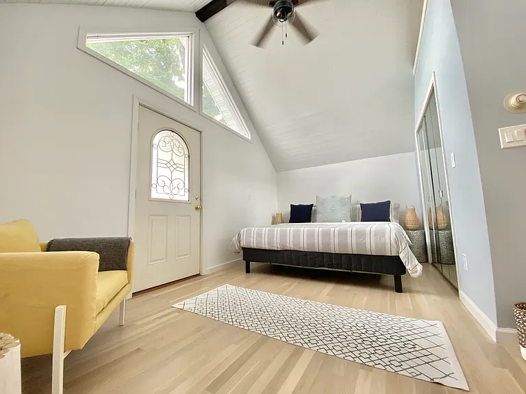241 Townsend Ave — Photo 14