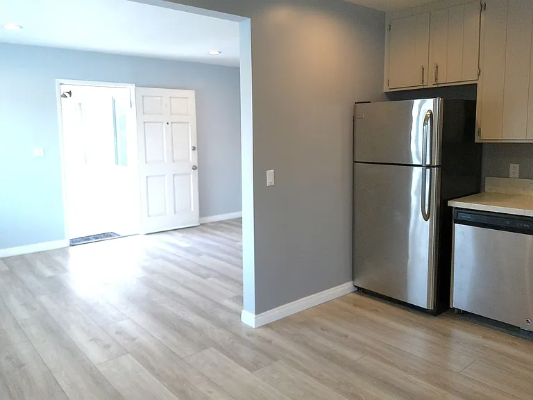 Robinson Avenue West 331 — Photo 7