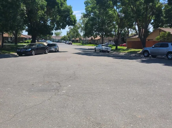 7043 Village Green Dr, Stockton, CA 95210