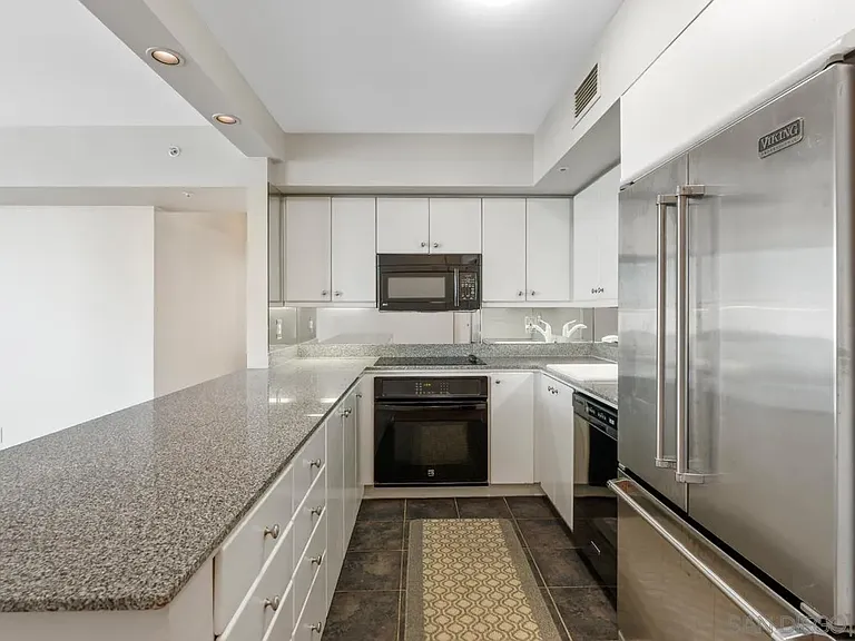 500 W Harbor Dr #714 — Photo 3