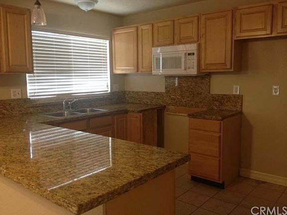 5th image of 41320 Mayberry Ave