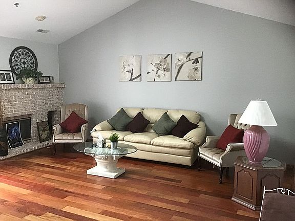 5th image of 914 Thornwood Dr #914