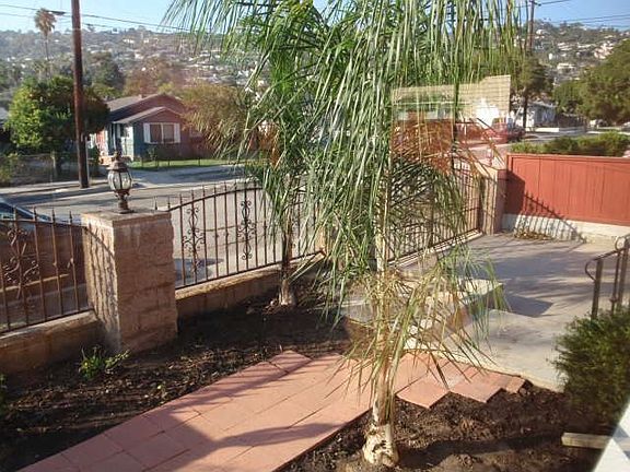3rd image of 920 E Ortega St