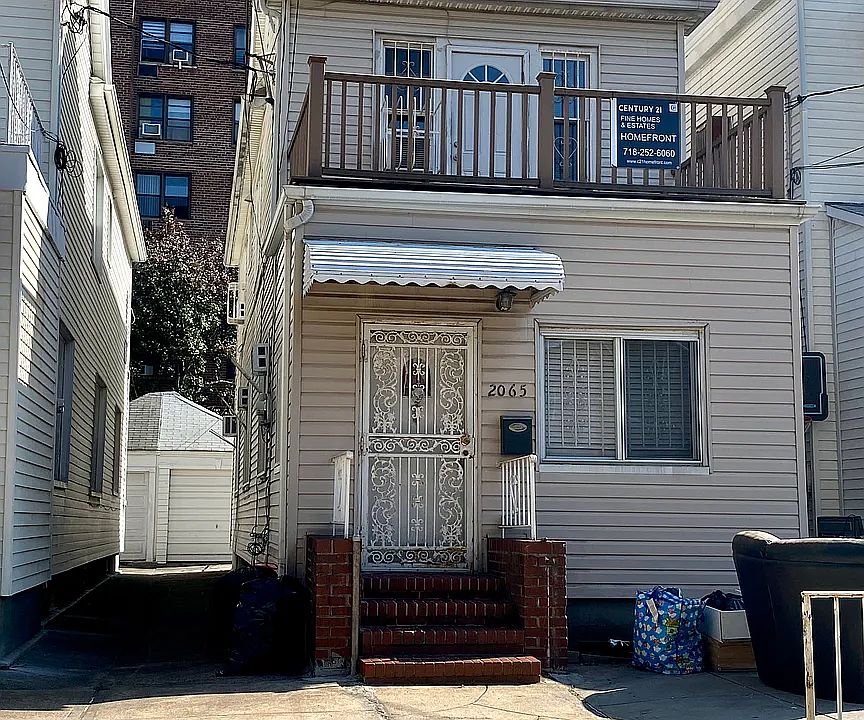 1st image of 2065 E 18th St