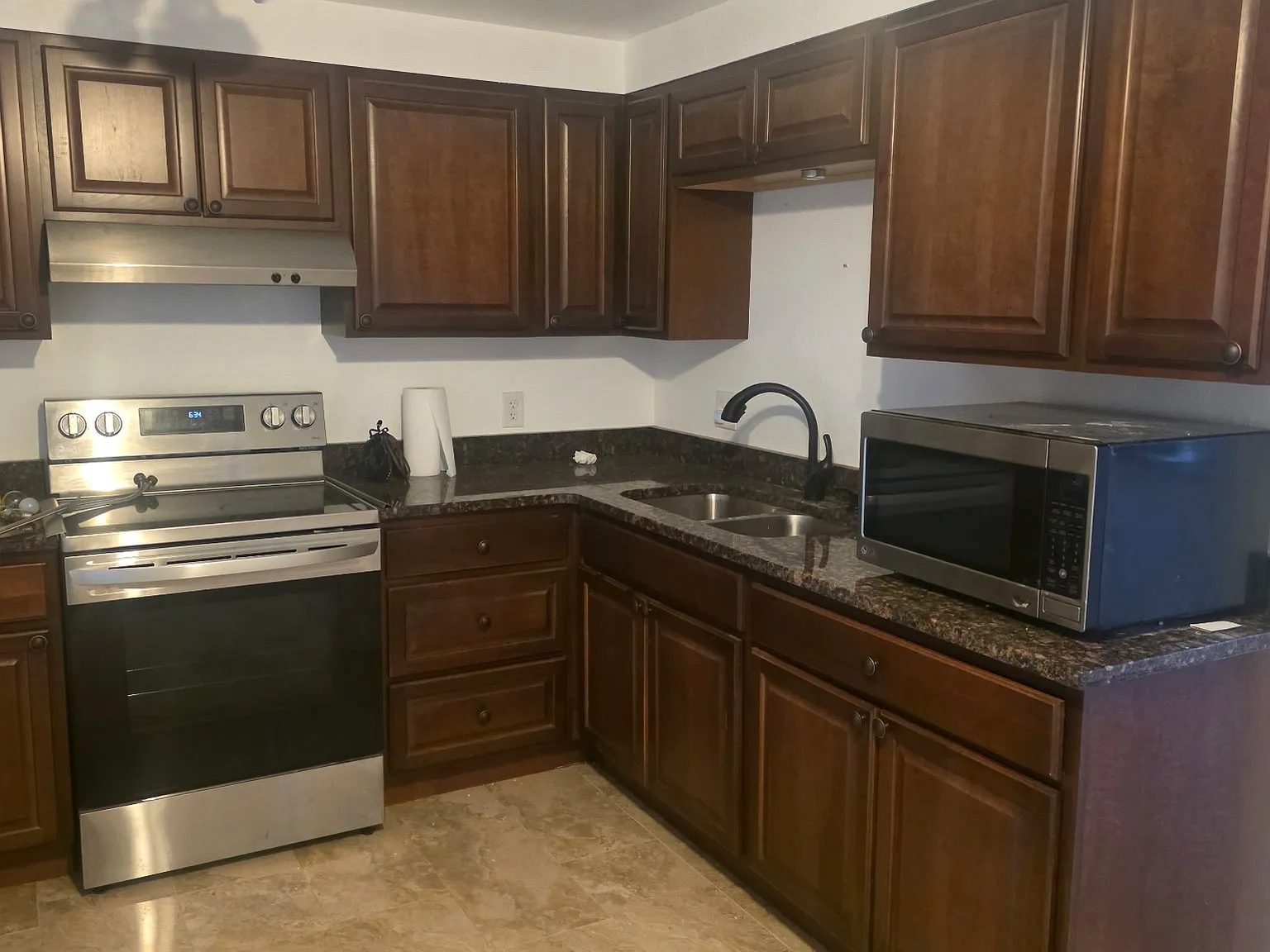 570 S Wolff St — Photo 2
