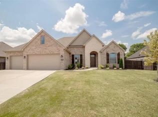 1301 Montieri Dr, Centerton, AR 72719