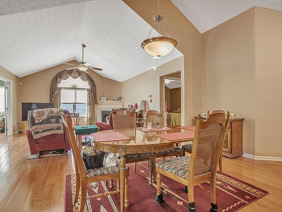 4th image of 4258 Waterside Pl #33-425