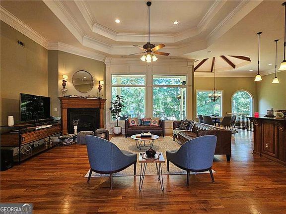 5th image of 707 Bethpage Dr