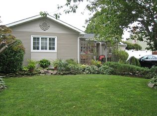 54 Cornell Ln, Hicksville, NY 11801