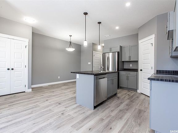 4th image of 2748 MacKay STREET