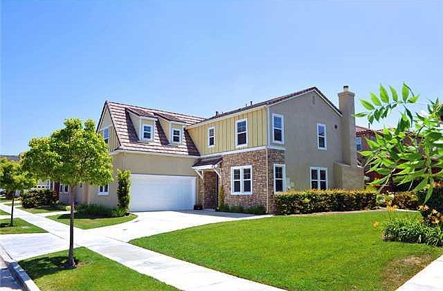 Front View with common side yard