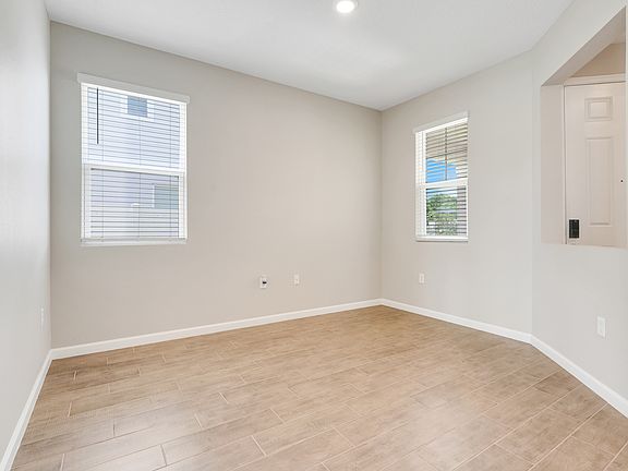 5th image of 853 Blue Creek Dr