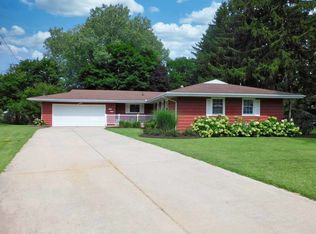 1736 Valley View Dr, Freeport, IL 61032