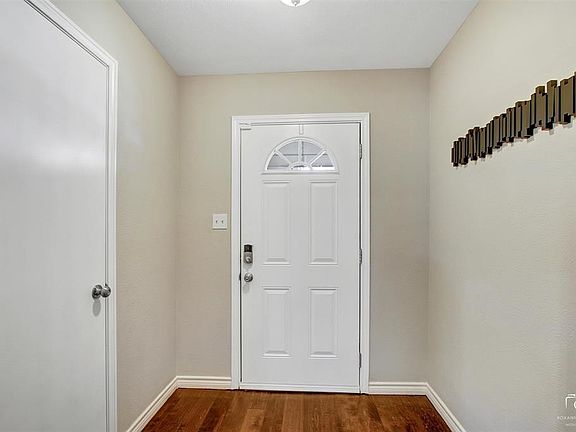 2nd image of 2120 Southmoor Dr