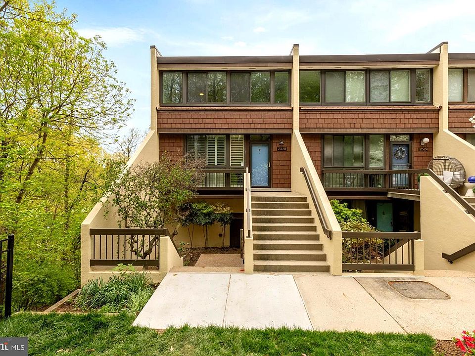 1st image of 2328 S Quincy St #2