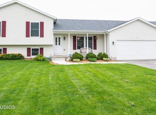107 Cottonwood Blvd, Kirkland, IL 60146