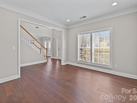 3rd image of 6226 Hermsley Rd