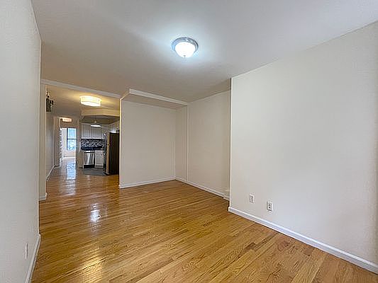 5th image of 250 Elizabeth St APT 2