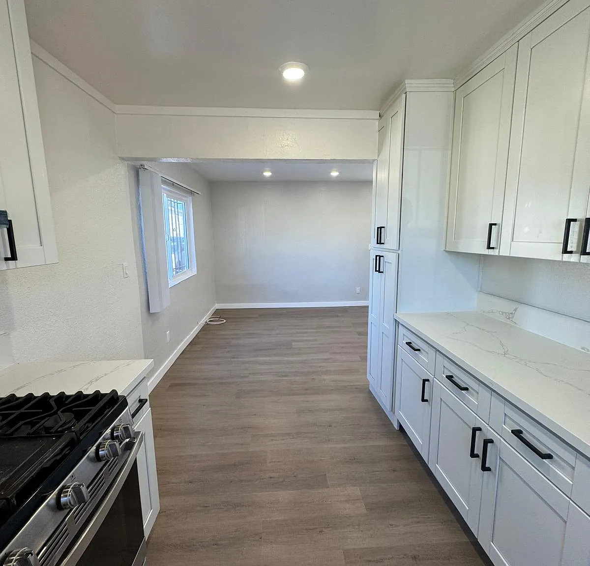 2 bed, 1000 sqft, $2,200 — Photo 4