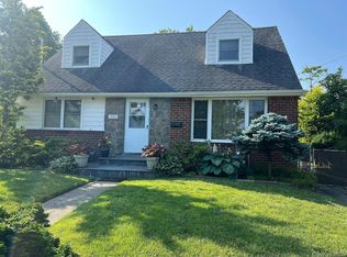 1762 Broadway, New Hyde Park, NY
