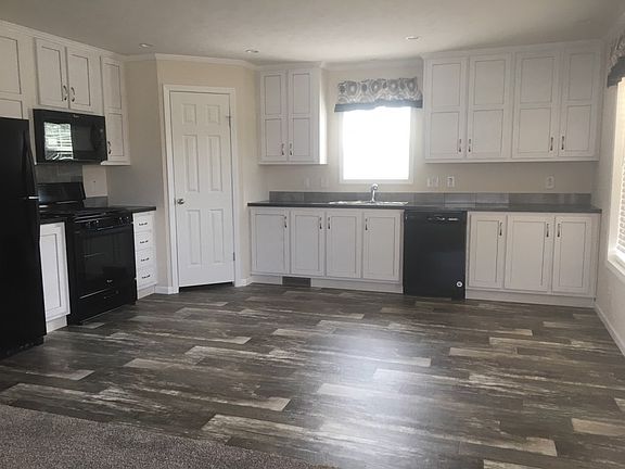 4th image of 3690 Emerald Park Dr