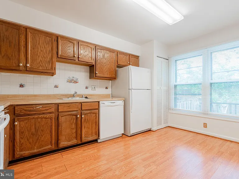 14167 Royal Oak Ln — Photo 12