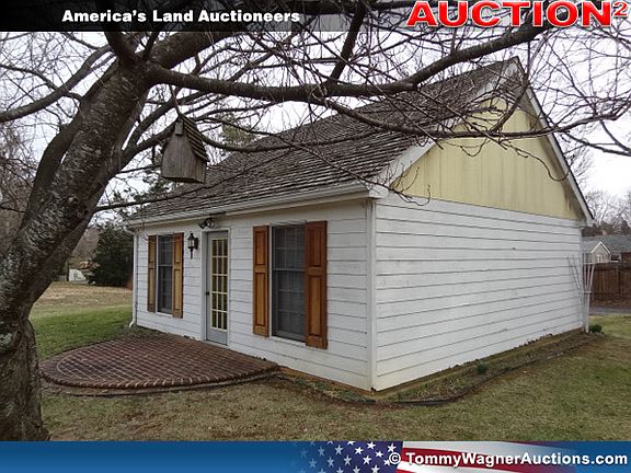 Separate 2 car garage