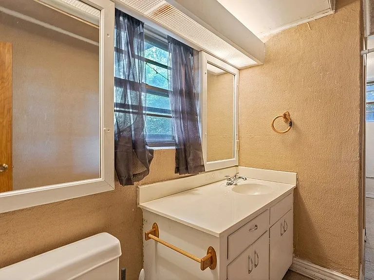 476 N Oliver Ave — Photo 20