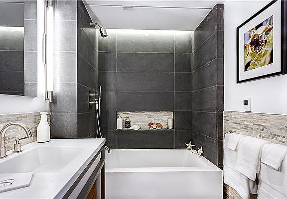 5th image of 211 E 13th St #5I