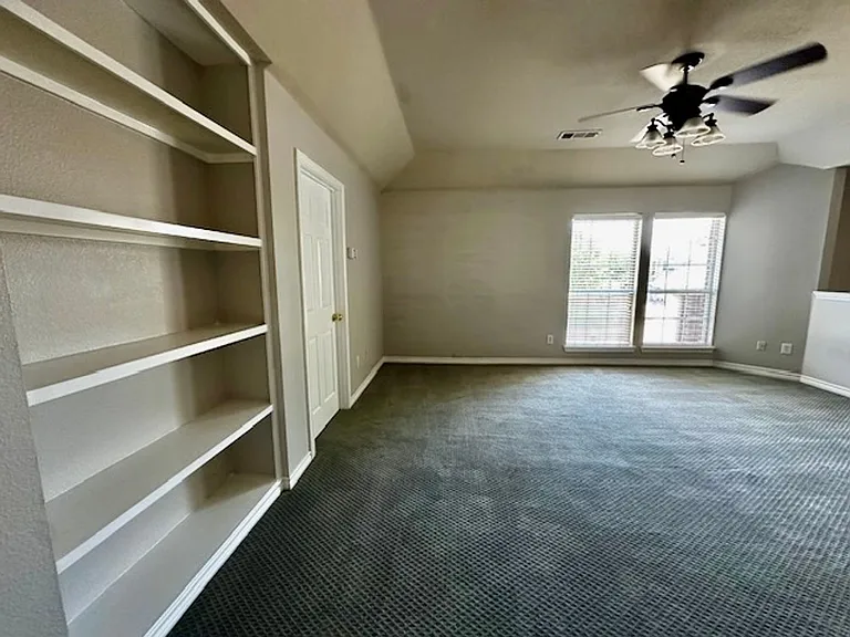 7005 Crenshaw Ln — Photo 9