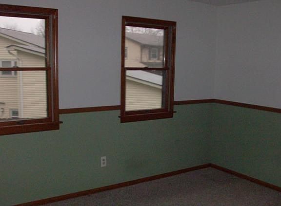 3rd image of 1025 Brewster Ct