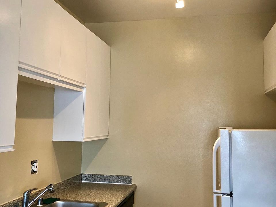 1st image of 1422 N Martel Ave APT 3