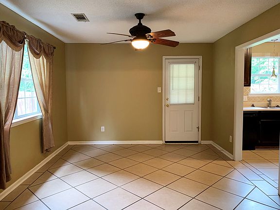 5th image of 406 Chadwyck Cir